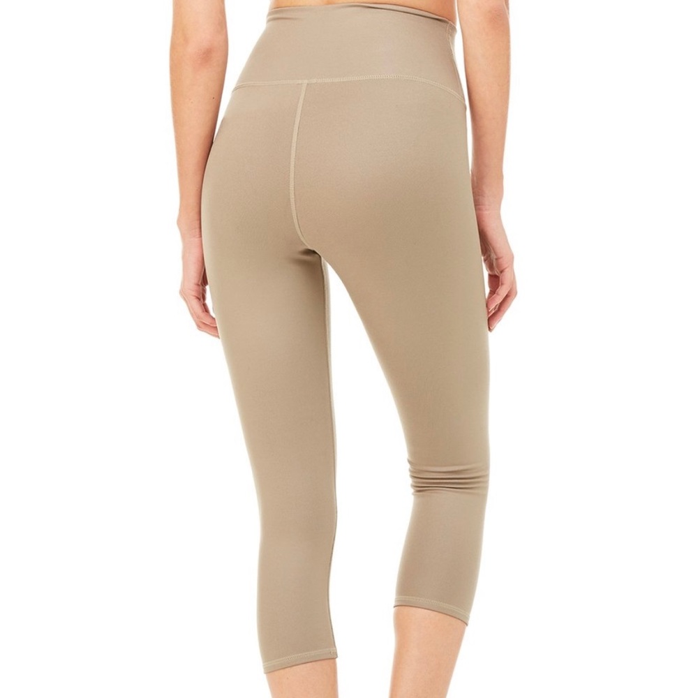 High-Waist Airbrush Capri - Picture 3 of 13